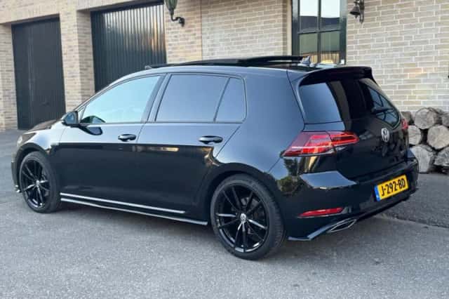 Volkswagen Golf (2018) thumbnail 4