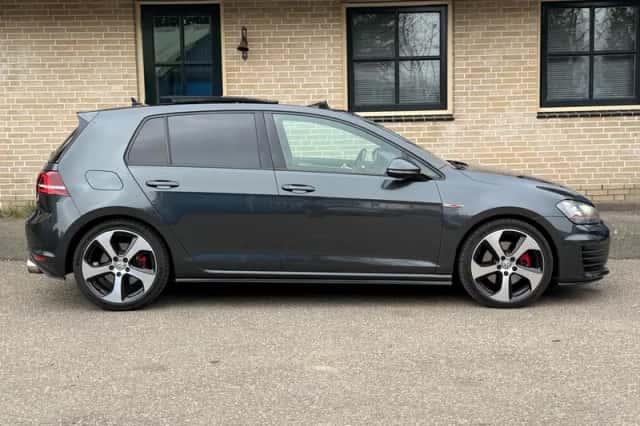 Volkswagen Golf (2015) thumbnail 2