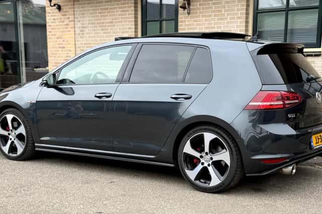 Volkswagen Golf (2015) thumbnail 4