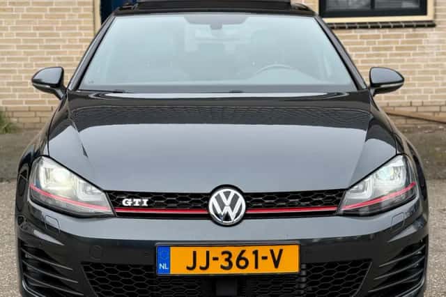 Volkswagen Golf (2015) thumbnail 5