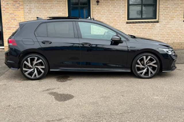 Volkswagen Golf (2023) thumbnail 2