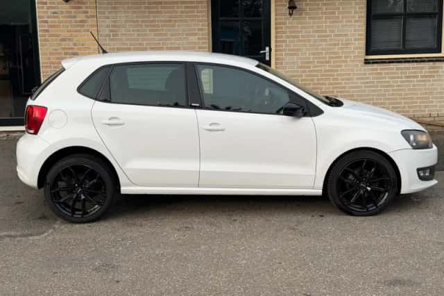 Volkswagen Polo (2011) thumbnail 2
