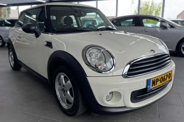 MINI One (2012) thumbnail 3