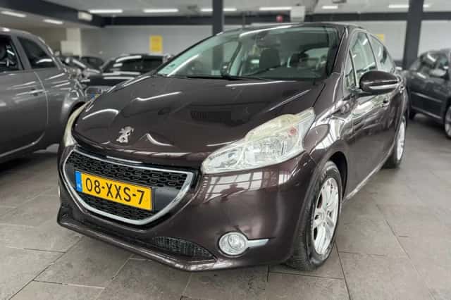 Peugeot 208 (2012) thumbnail 1