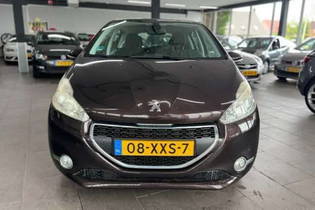Peugeot 208 (2012) thumbnail 2