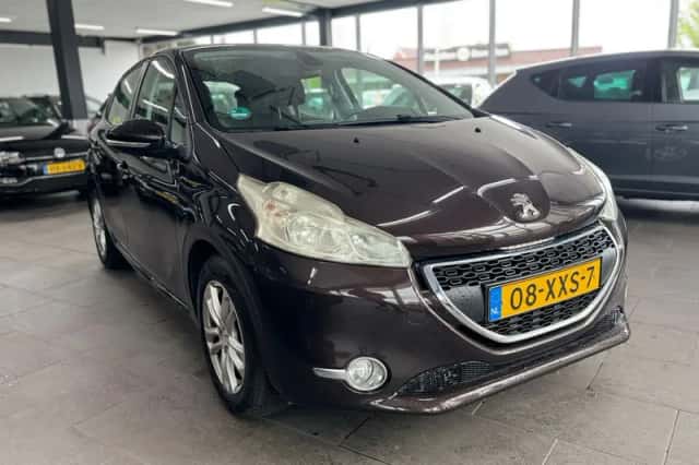 Peugeot 208 (2012) thumbnail 3