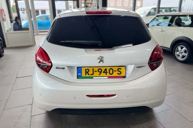 Peugeot 208 (2016) thumbnail 6