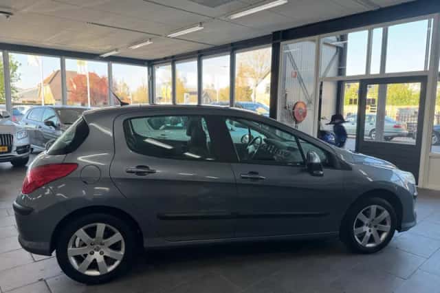 Peugeot 308 (2008) thumbnail 4