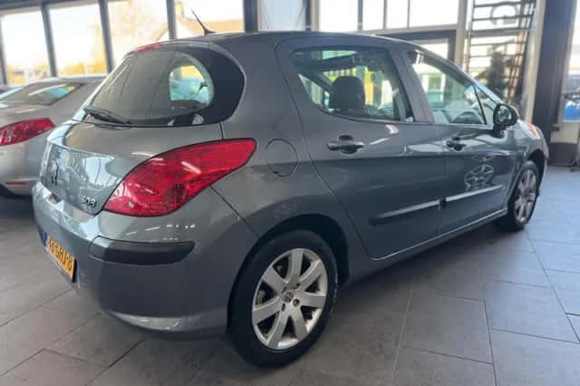 Peugeot 308 (2008) thumbnail 5