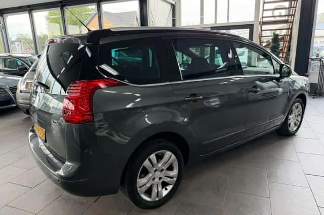 Peugeot 5008 (2014) thumbnail 5
