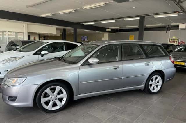 Subaru Legacy (2010) thumbnail 6