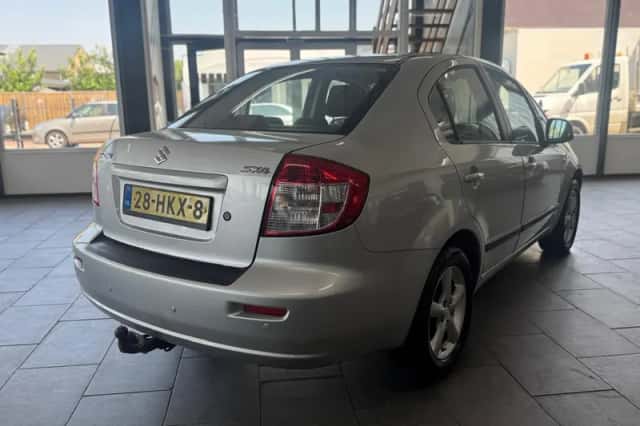 Suzuki SX4 (2009) thumbnail 5