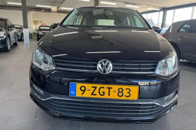 Volkswagen Polo (2015) thumbnail 2