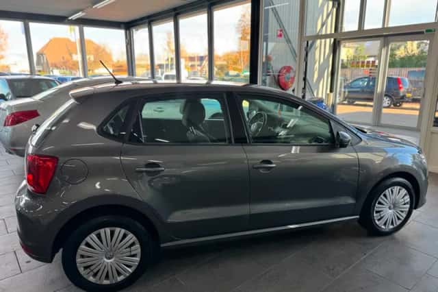 Volkswagen Polo (2015) thumbnail 4