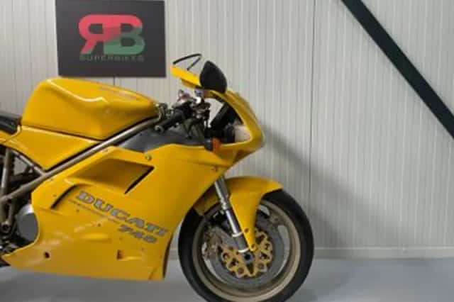 DUCATI 748 (1997) thumbnail 4