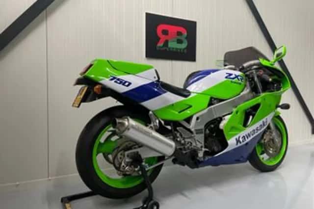 KAWASAKI ZXR (1990) thumbnail 3