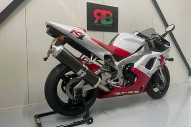 YAMAHA YZF (1998) thumbnail 3