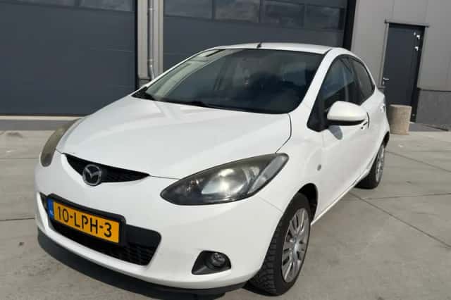 Mazda 2 (2010) thumbnail 1