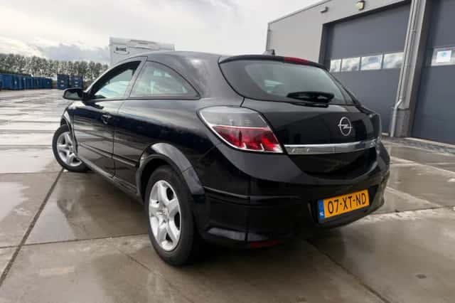 Opel Astra GTC (2007) thumbnail 3