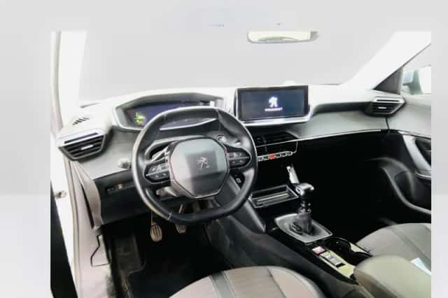 Peugeot 2008 (2021) thumbnail 4