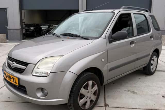 Suzuki Ignis (2004) thumbnail 1