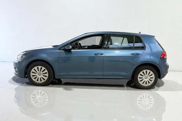 Volkswagen Golf (2016) thumbnail 2