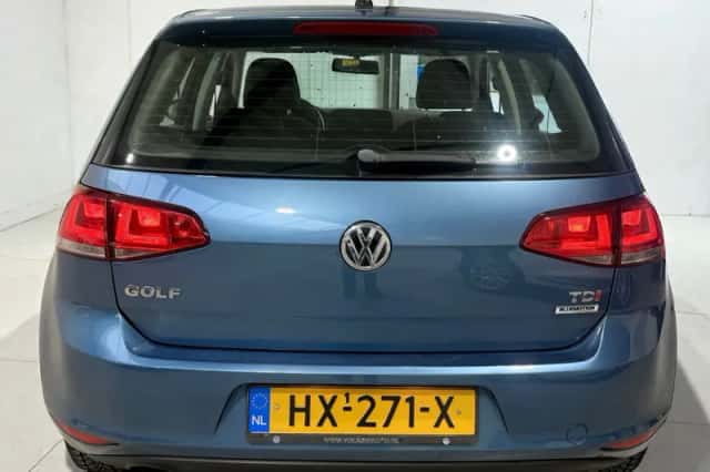 Volkswagen Golf (2016) thumbnail 3