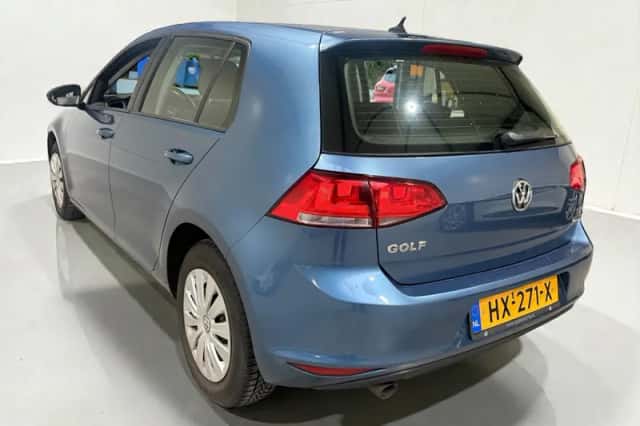 Volkswagen Golf (2016) thumbnail 4