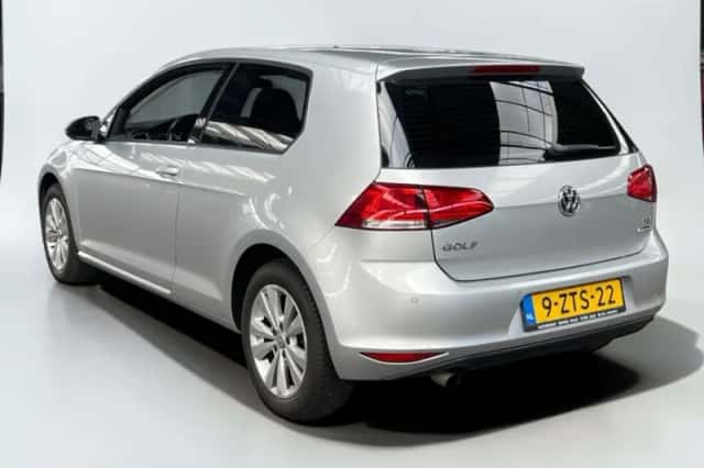 Volkswagen Golf (2015) thumbnail 4