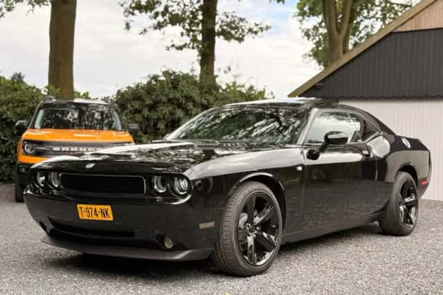 Dodge Challenger (2011) thumbnail 2