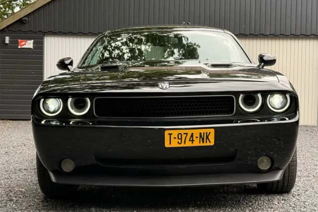 Dodge Challenger (2011) thumbnail 3