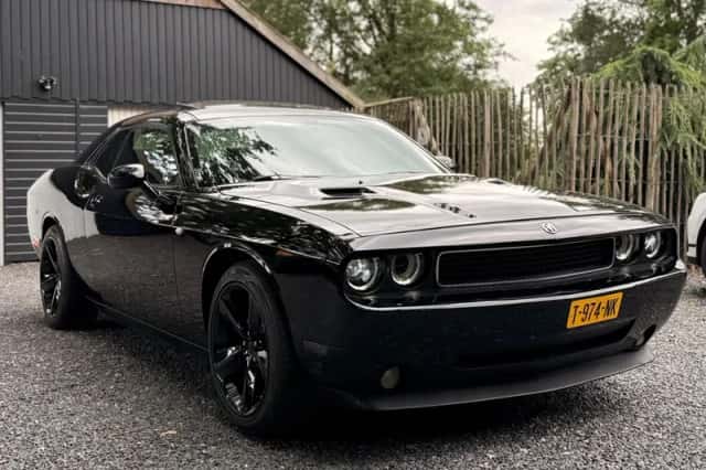 Dodge Challenger (2011) thumbnail 4