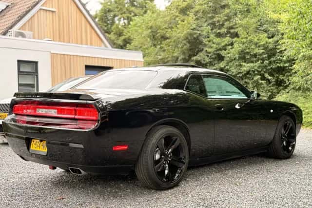 Dodge Challenger (2011) thumbnail 5