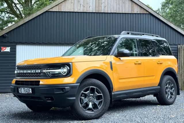 Ford Bronco (2021) thumbnail 1