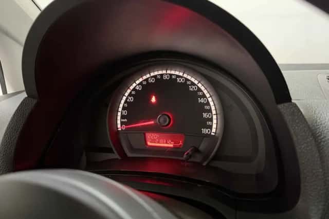Volkswagen Up! (2012) thumbnail 6