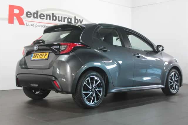 Toyota Yaris (2022) thumbnail 2