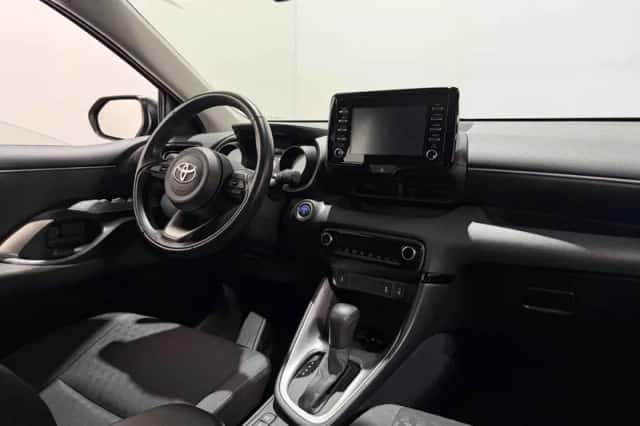 Toyota Yaris (2022) thumbnail 3