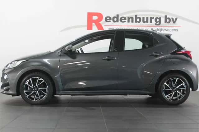 Toyota Yaris (2022) thumbnail 4