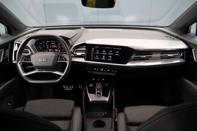 Audi Q4 e-tron (2021) thumbnail 4