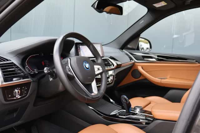 BMW iX3 (2021) thumbnail 3
