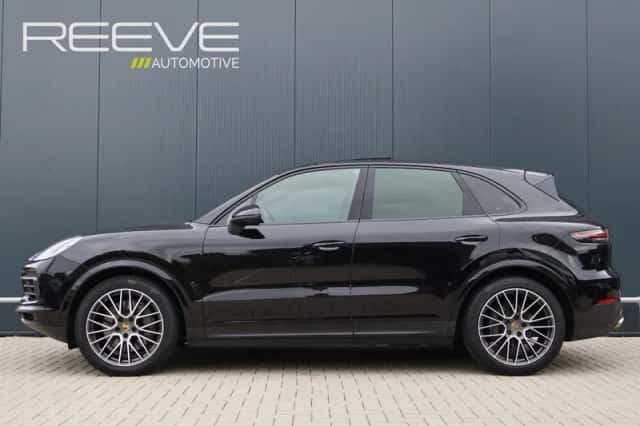 Porsche Cayenne (2018) thumbnail 2
