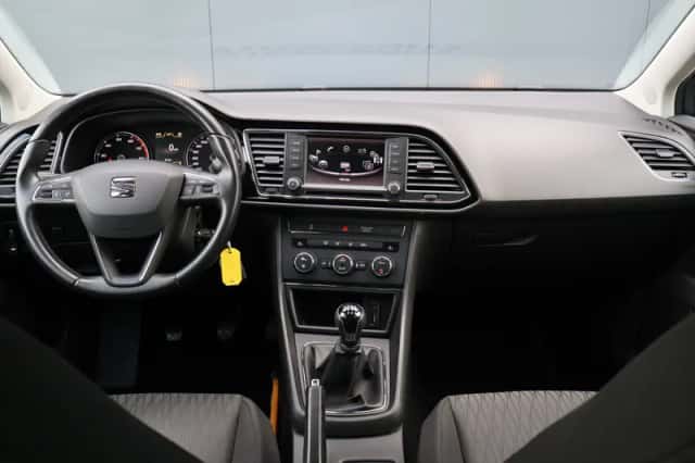 SEAT Leon (2015) thumbnail 4