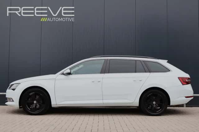 Škoda Superb (2016) thumbnail 2