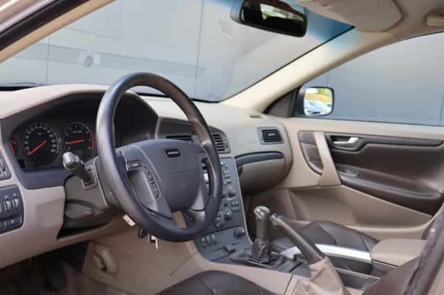 Volvo V70 (2001) thumbnail 3