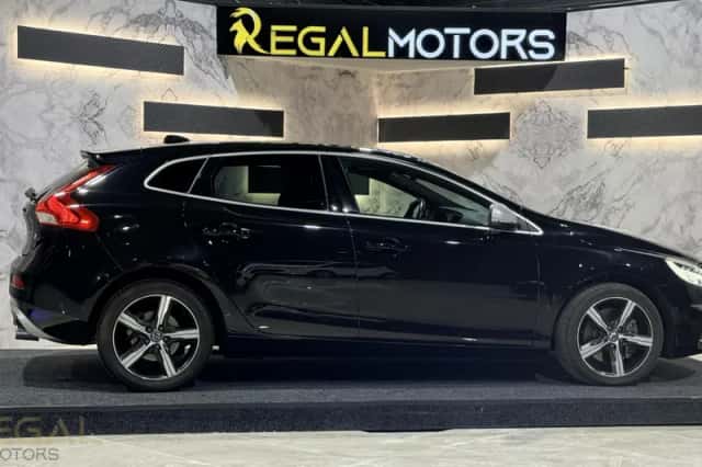 Volvo V40 (2019) thumbnail 4