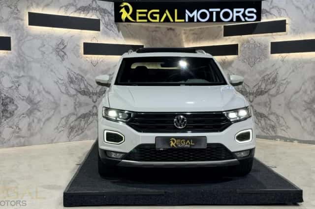 Volkswagen T-Roc (2019) thumbnail 2