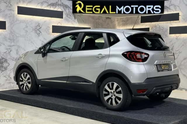 Renault Captur (2018) thumbnail 3