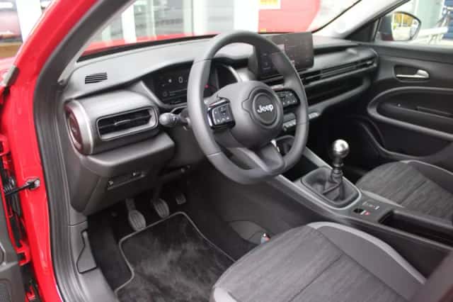 Jeep Avenger (2024) thumbnail 5