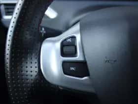 Peugeot 2008 (2019) thumbnail 31
