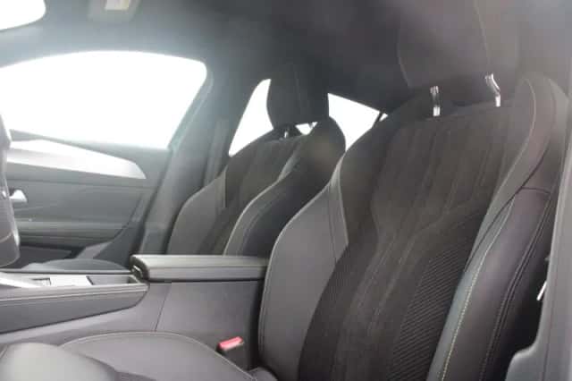 Peugeot e-408 (2025) thumbnail 2